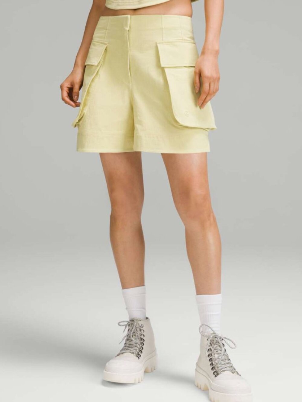 Lululemon Relaxed-Fit Super-High-Rise Cargo Short 4" Finch Yellow in Size 4